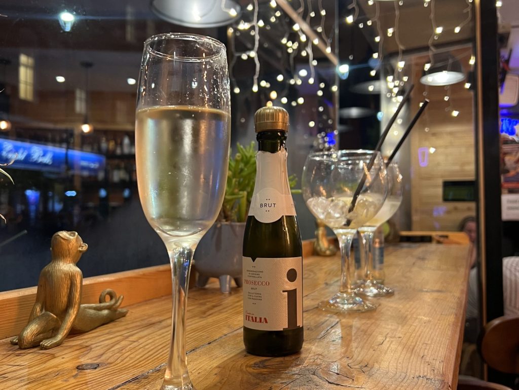 Champaign in Vinoteq
